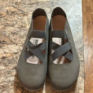 Birkenstock Santa Ana Flat Shoe. Never worn, just tried on. Olive/gray color